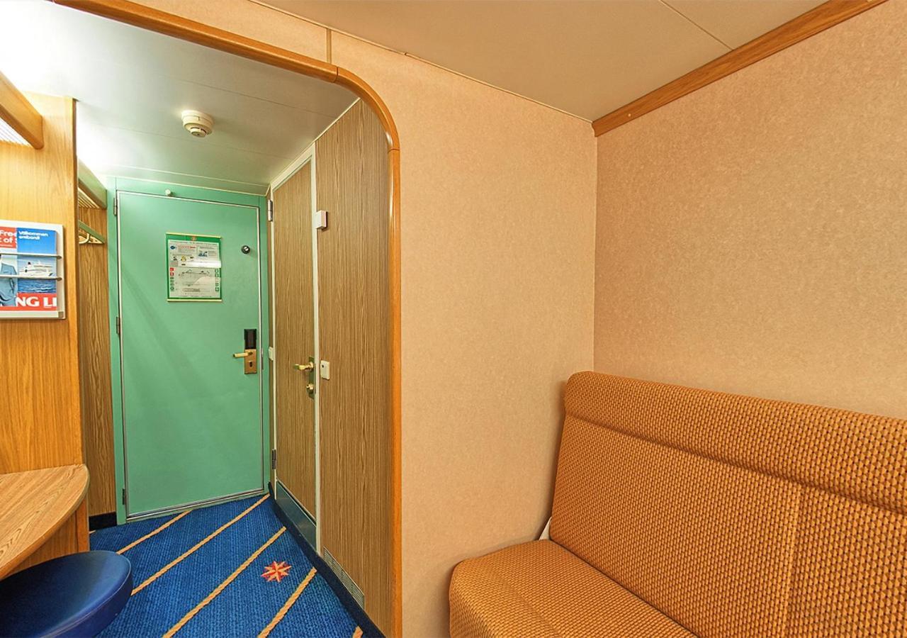Viking Line Ferry Viking Cinderella - 2-Night Cruise Stockholm-Helsinki-Stockholm Hotel Стая снимка